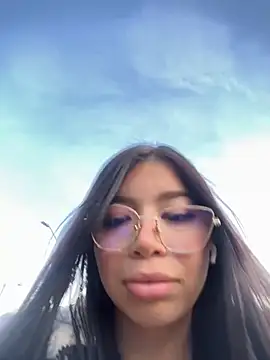 Maddy Piink online show from 7, 11, 2025