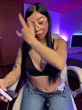 Maddy Piink online show from 18, 9, 2025