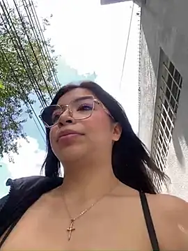 Maddy Piink online show from 5, 2, 2026