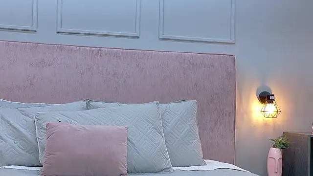 Camila Hill  online show from 10, 2, 2026