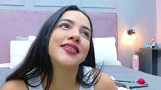 Camila Hill  online show from 15, 12, 2025