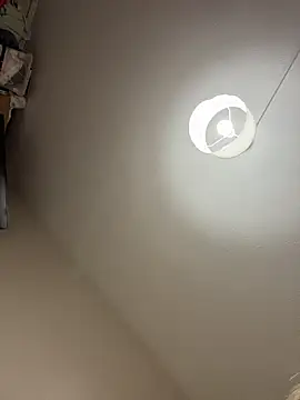 Layla 20  online show from 15, 4, 2026