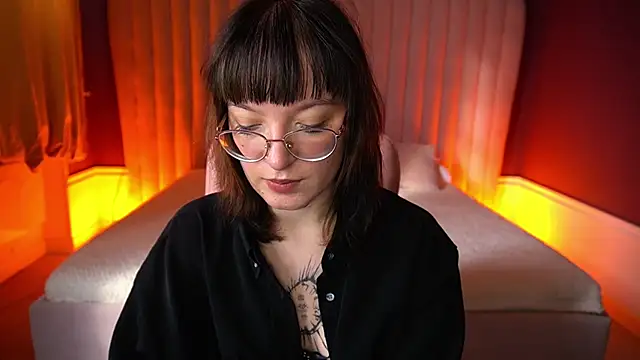 Pixie Peachh online show from 17, 10, 2025