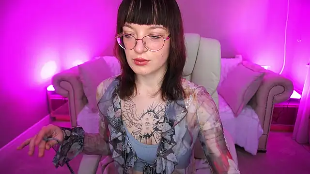 Pixie Peachh online show from 2, 11, 2025