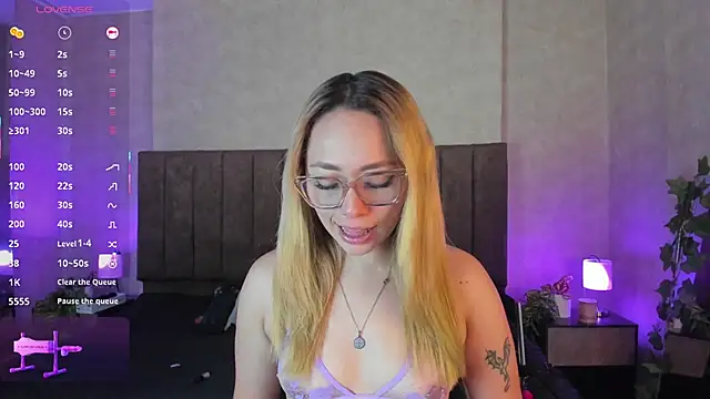 LanaMills  online show from 2, 12, 2025