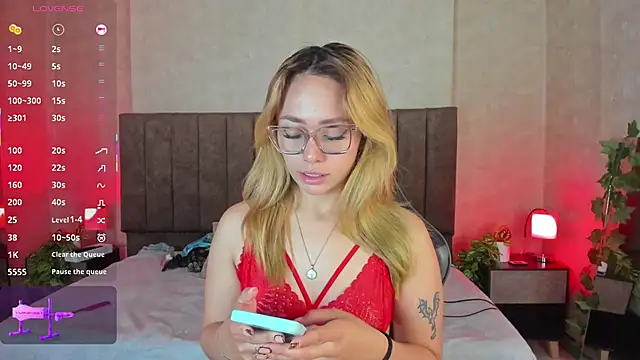 LanaMills  online show from 3, 12, 2025