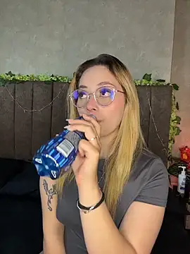 LanaMills  online show from 6, 3, 2026