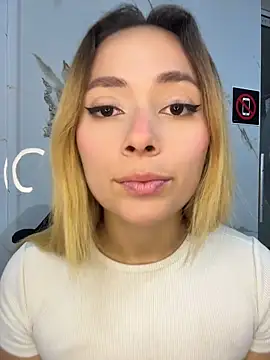 LanaMills  online show from 15, 5, 2026