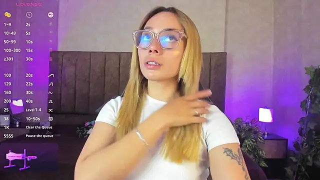 LanaMills  online show from 28, 10, 2025