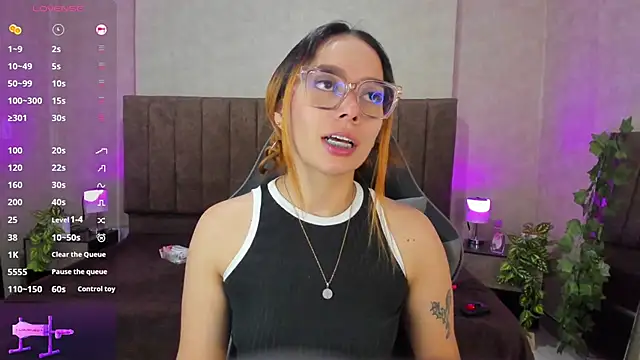 LanaMills  online show from 14, 9, 2025