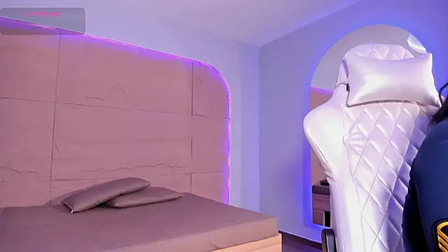 HannahMontgomery online show from 25, 11, 2025