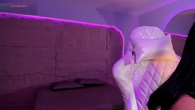 HannahMontgomery online show from 2, 12, 2025