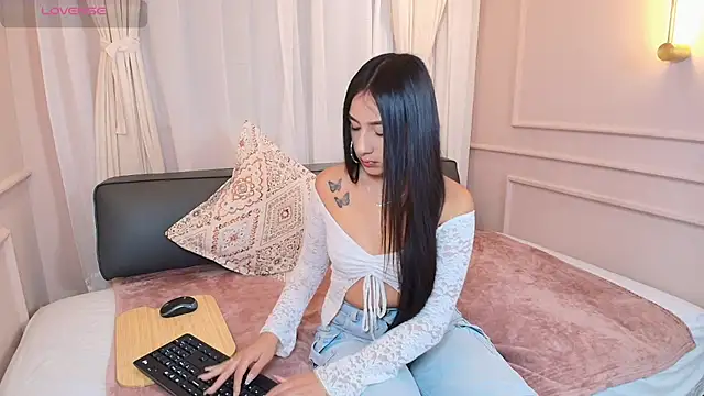 Nahomi key  online show from 10, 11, 2025