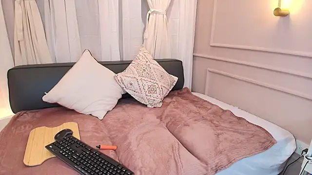 Nahomi key  online show from 26, 9, 2025