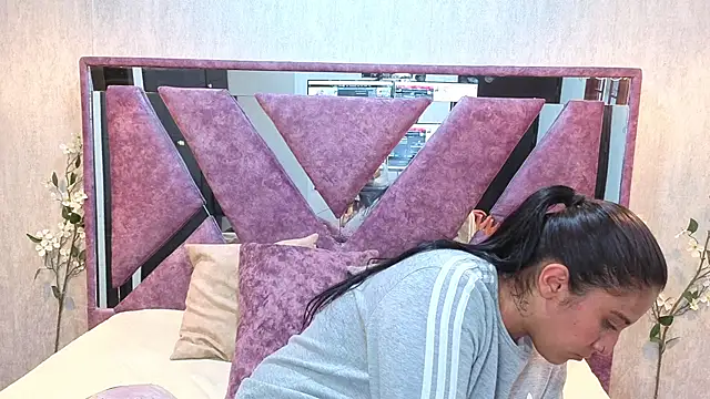 EmilyGala online show from 12, 9, 2025