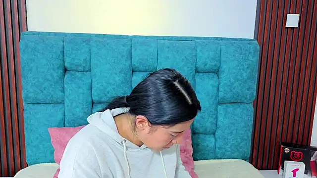 EmilyGala online show from 23, 9, 2025