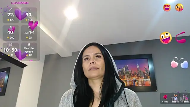 Snapshot of CharlotteCottin chatting on 25, 9, 2025 CharlotteCottin online show from 25, 9, 2025