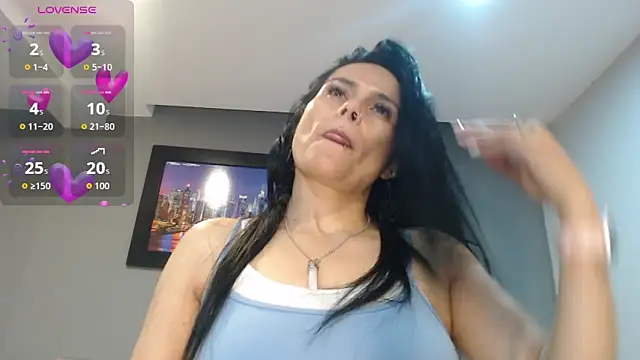 Snapshot of CharlotteCottin chatting on 11, 9, 2025 CharlotteCottin online show from 11, 9, 2025