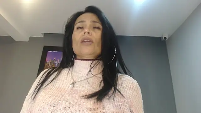 Snapshot of CharlotteCottin chatting on 15, 9, 2025 CharlotteCottin online show from 15, 9, 2025