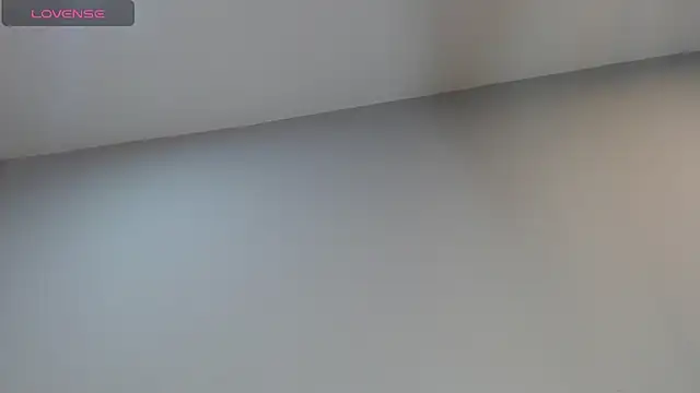 Snapshot of CharlotteCottin chatting on 12, 11, 2025 CharlotteCottin online show from 12, 11, 2025