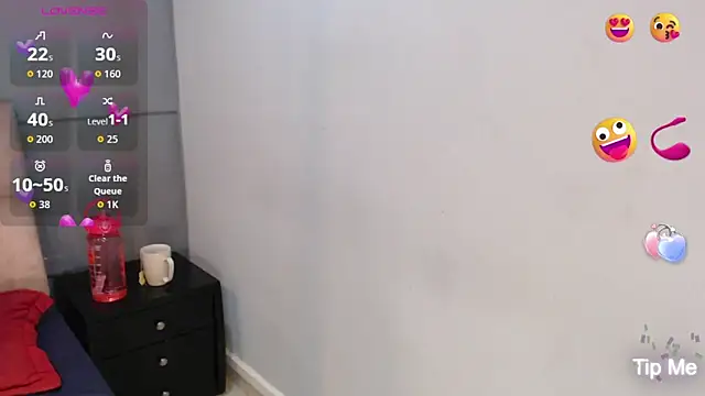 Snapshot of CharlotteCottin chatting on 26, 9, 2025 CharlotteCottin online show from 26, 9, 2025