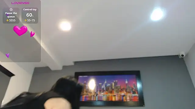 Snapshot of CharlotteCottin chatting on 10, 9, 2025 CharlotteCottin online show from 10, 9, 2025