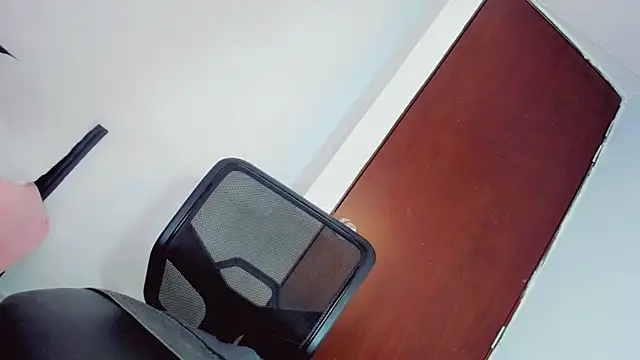 0MEGAN01 online show from 24, 9, 2025