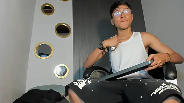 Daddy Darcks online show from 9, 10, 2025