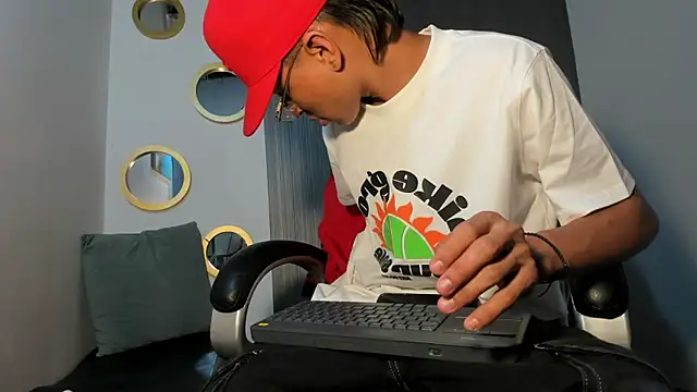 Daddy Darcks online show from 17, 10, 2025