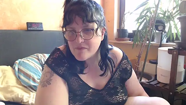 ladyfrombonn online show from 19, 4, 2026