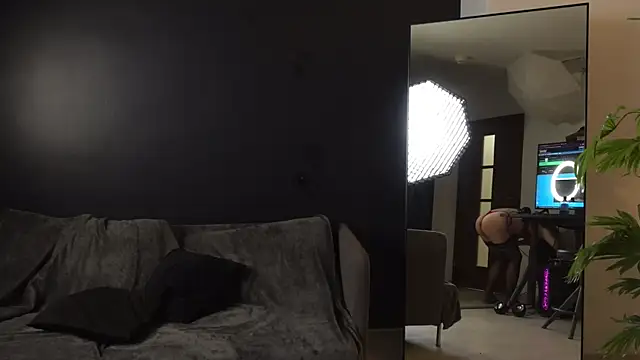 Snapshot of PeachyPixiee chatting on 17, 10, 2025 PeachyPixiee online show from 17, 10, 2025