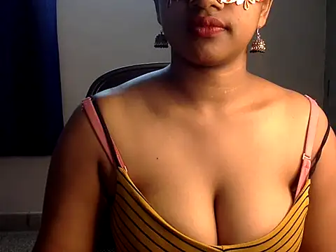 Snapshot of Hot-Honey20 chatting on 22, 10, 2025 Hot-Honey20 online show from 22, 10, 2025