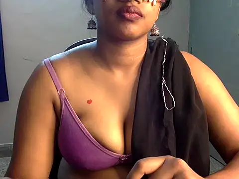 Snapshot of Hot-Honey20 chatting on 23, 10, 2025 Hot-Honey20 online show from 23, 10, 2025