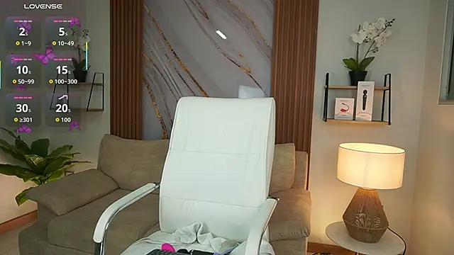 MilaCrave online show from 6, 10, 2025