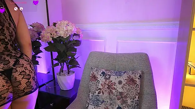 MilaCrave online show from 12, 3, 2026