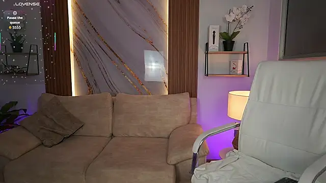 MilaCrave online show from 6, 11, 2025