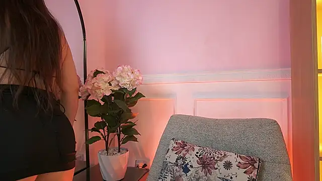 MilaCrave online show from 5, 3, 2026