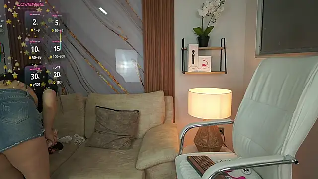 MilaCrave online show from 3, 10, 2025