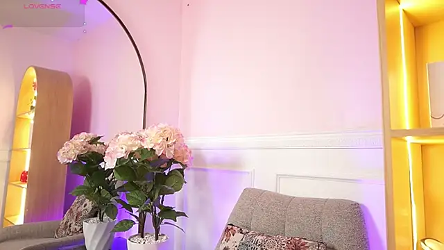 MilaCrave online show from 7, 2, 2026