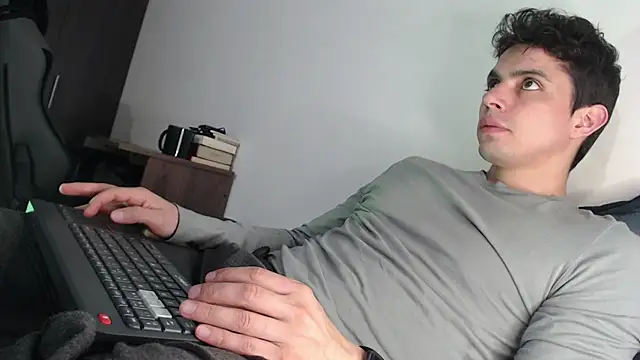 yourfavoriteboy   online show from 5, 1, 2026