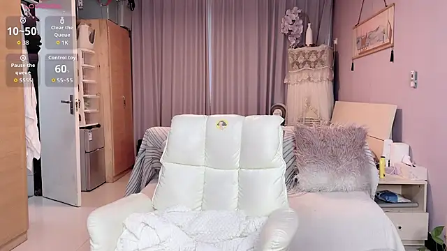 Y2Luvk online show from 2, 10, 2025