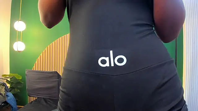 Snapshot of halleylorens chatting on 29, 11, 2025 halleylorens online show from 29, 11, 2025