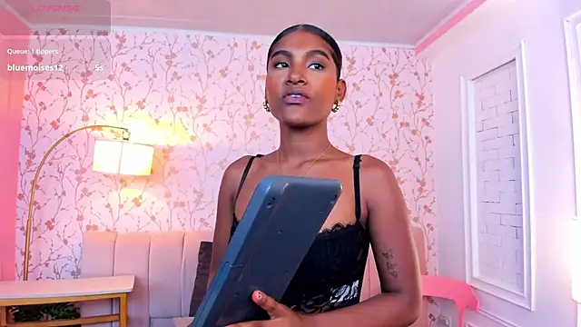Snapshot of halleylorens chatting on 13, 6, 2026 halleylorens online show from 13, 6, 2026