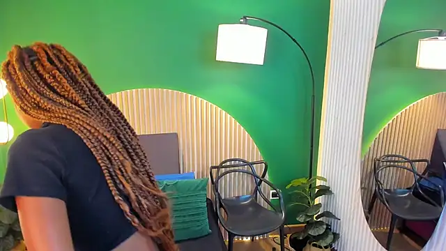 Snapshot of halleylorens chatting on 29, 9, 2025 halleylorens online show from 29, 9, 2025