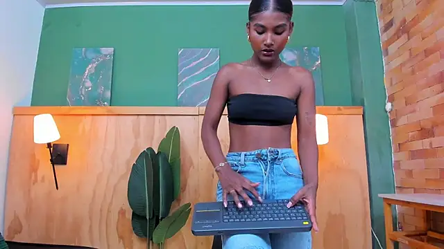 Snapshot of halleylorens chatting on 23, 2, 2026 halleylorens online show from 23, 2, 2026