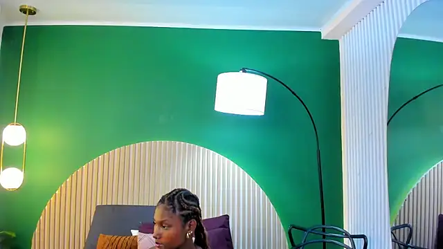 Snapshot of halleylorens chatting on 18, 11, 2025 halleylorens online show from 18, 11, 2025