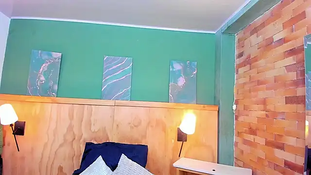 halleylorens online show from 8, 4, 2026