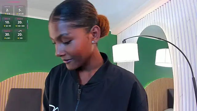 Snapshot of halleylorens chatting on 21, 6, 2026 halleylorens online show from 21, 6, 2026