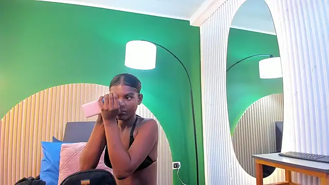 halleylorens online show from 21, 3, 2026