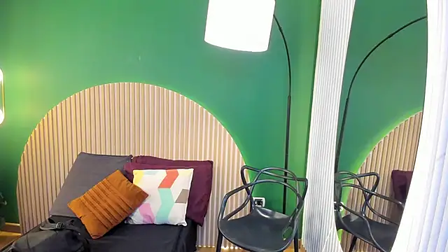 Snapshot of halleylorens chatting on 13, 11, 2025 halleylorens online show from 13, 11, 2025